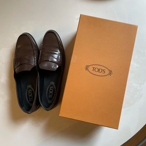 Tod’s driving loafer